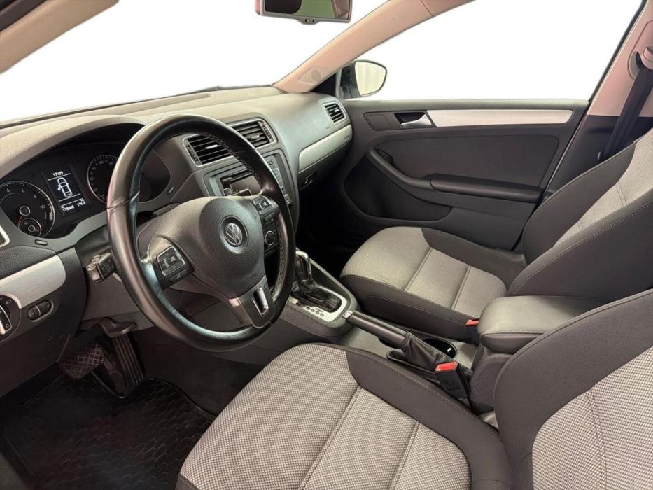 VOLKSWAGEN Jetta 2013