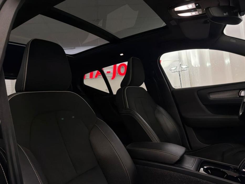 VOLVO XC40 2021
