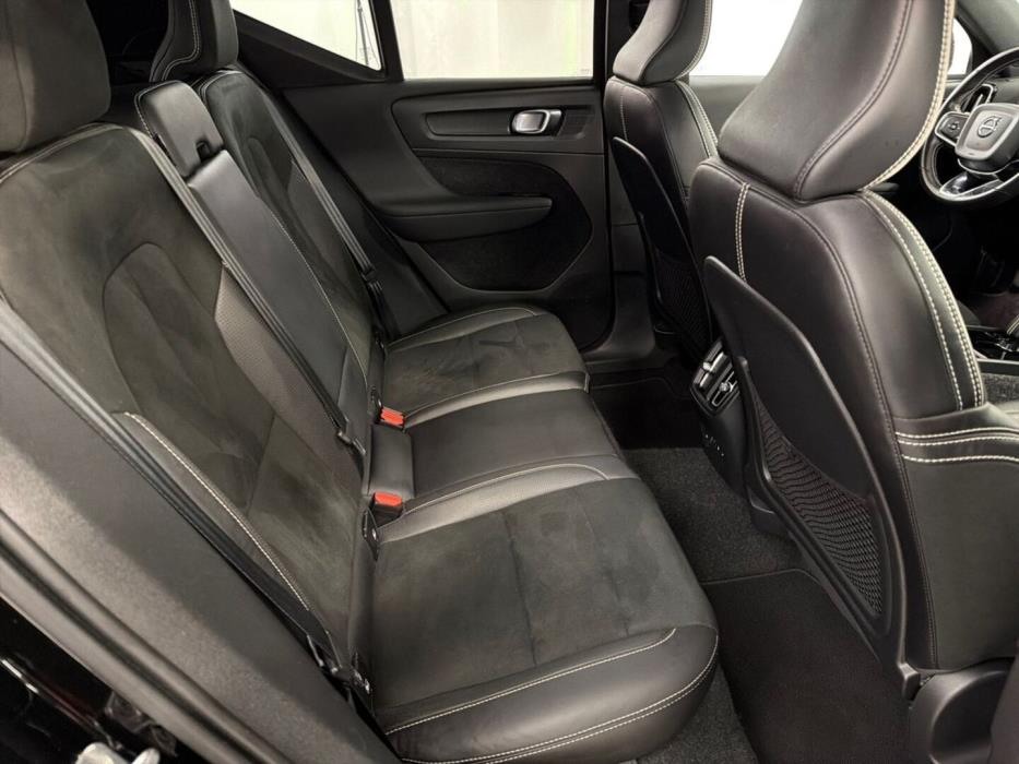 VOLVO XC40 2021