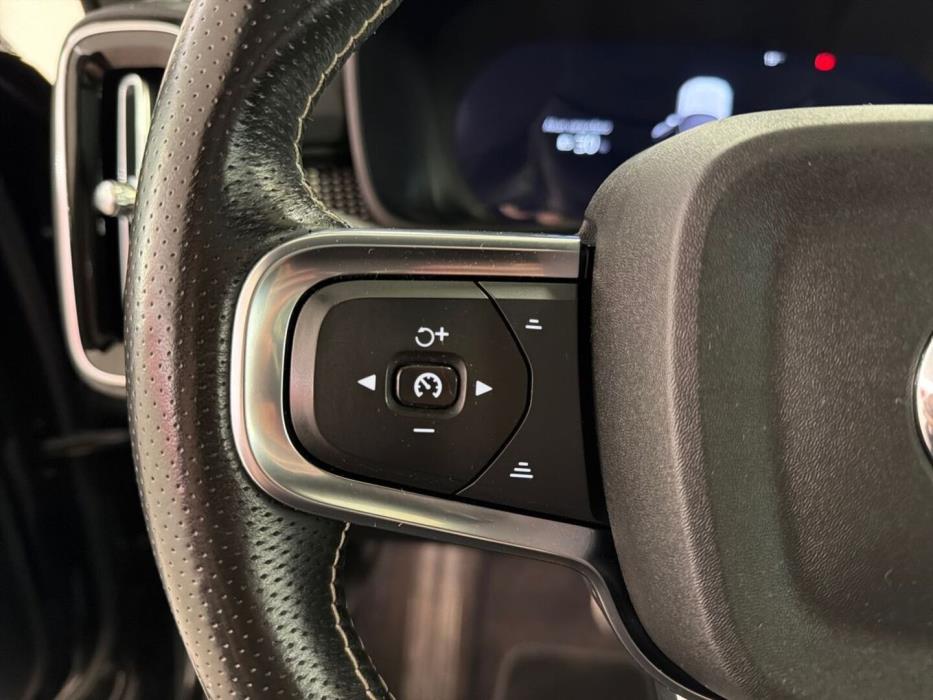 VOLVO XC40 2021