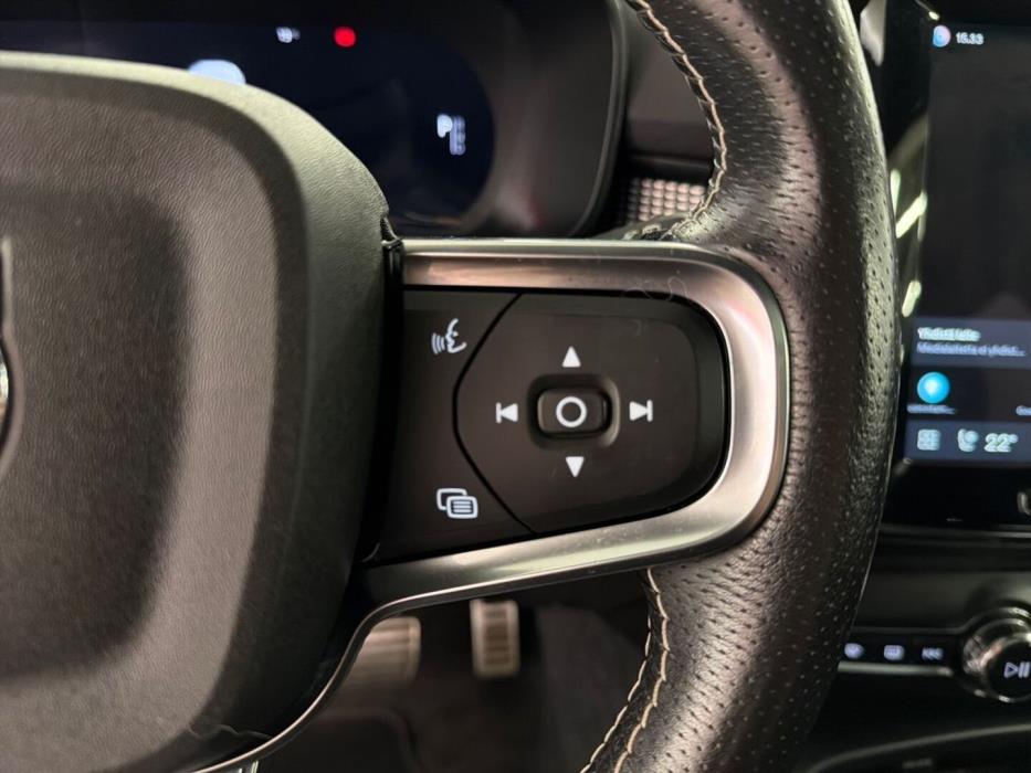 VOLVO XC40 2021
