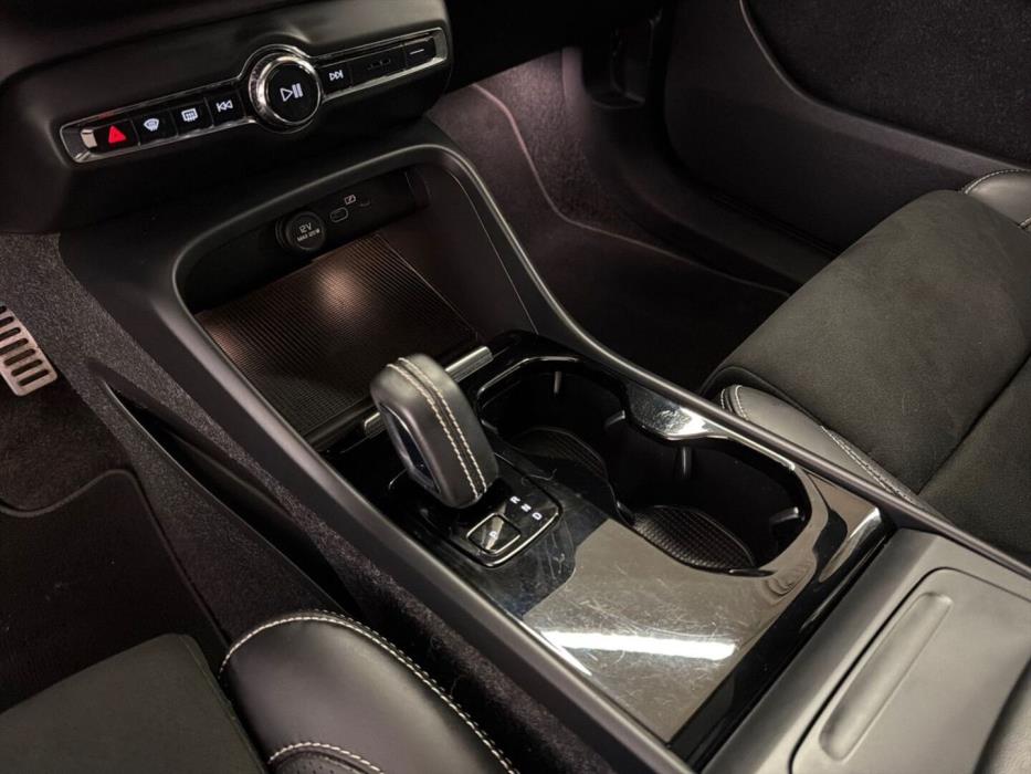 VOLVO XC40 2021