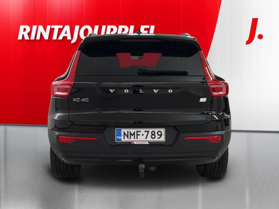 VOLVO XC40 2021