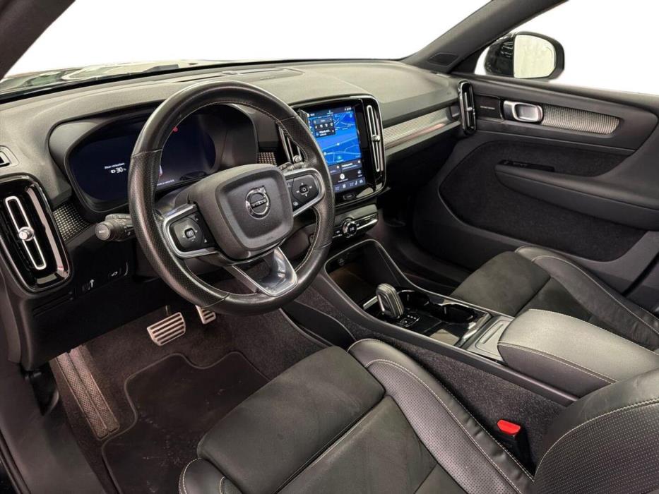 VOLVO XC40 2021