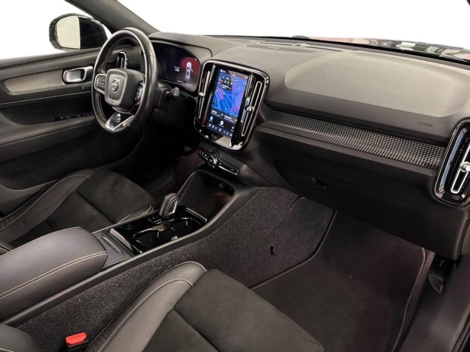 VOLVO XC40 2021