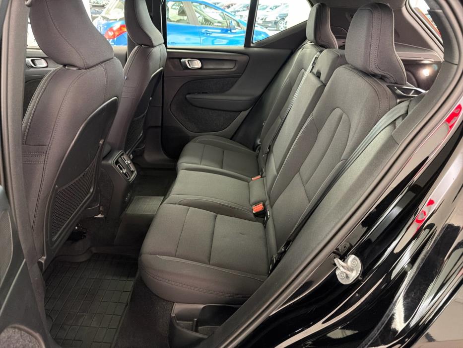 VOLVO XC40 2023