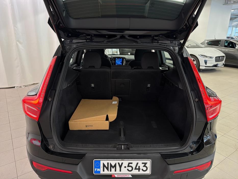 VOLVO XC40 2023
