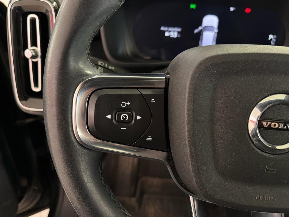 VOLVO XC40 2023