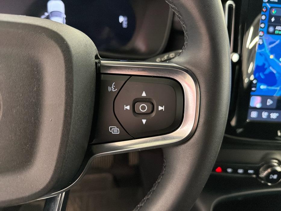 VOLVO XC40 2023