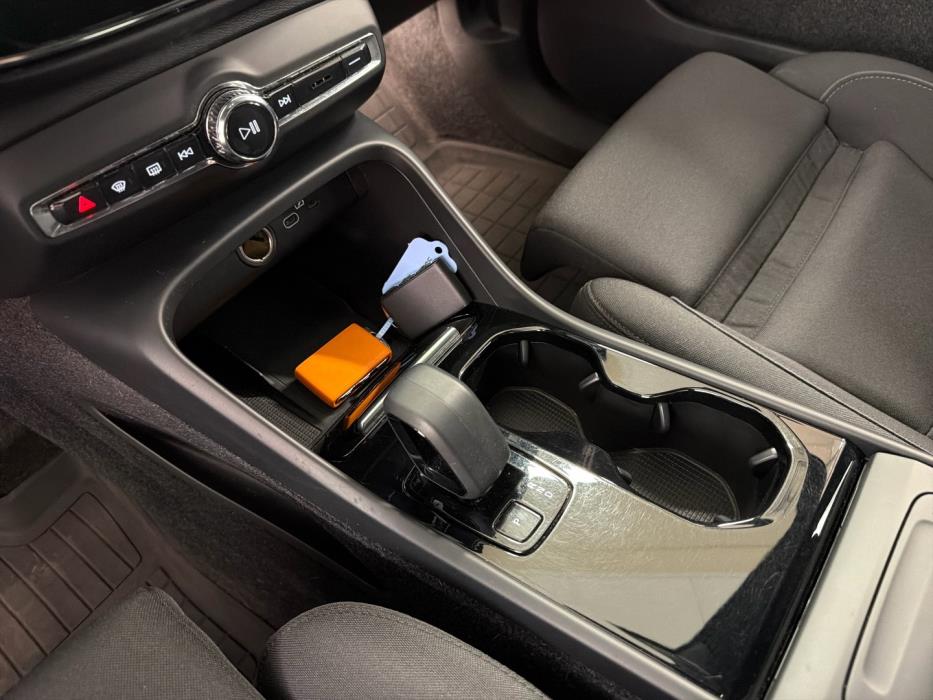 VOLVO XC40 2023