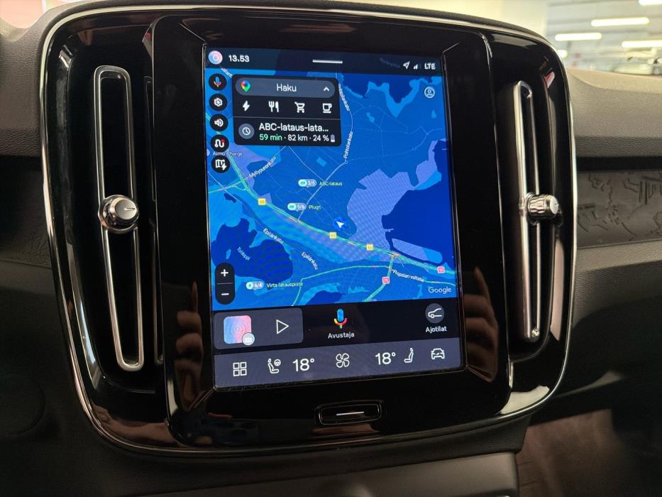 VOLVO XC40 2023