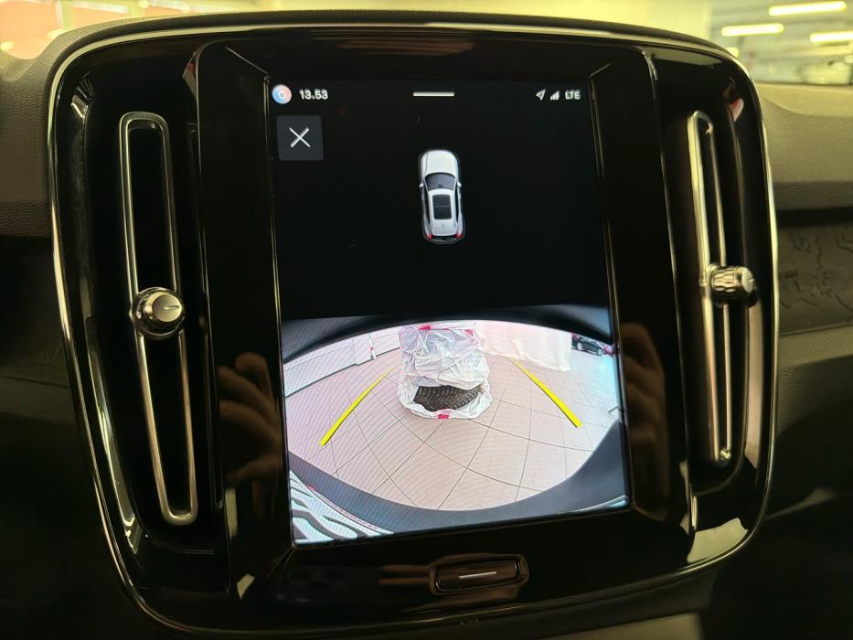 VOLVO XC40 2023