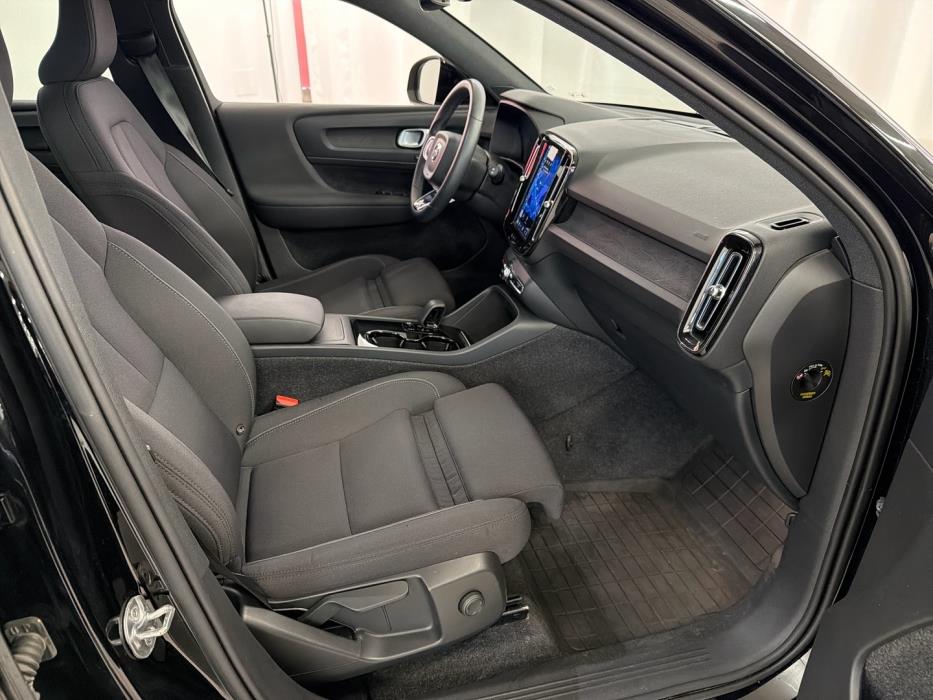VOLVO XC40 2023