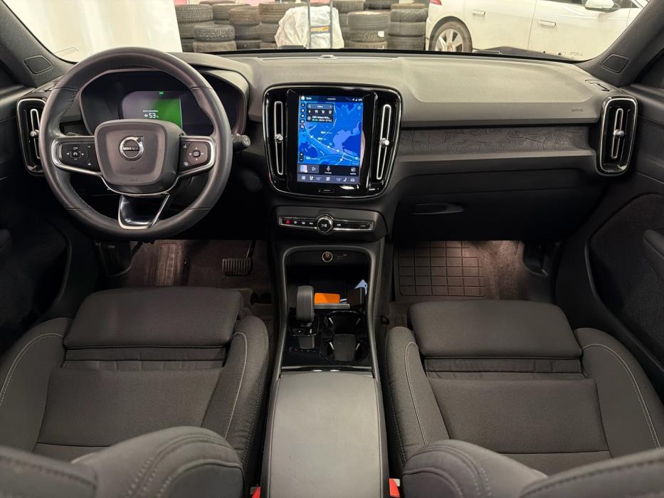 VOLVO XC40 2023