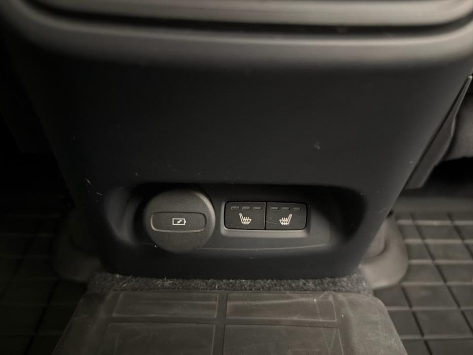 VOLVO XC40 2023