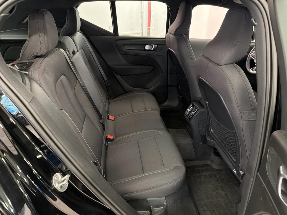 VOLVO XC40 2023
