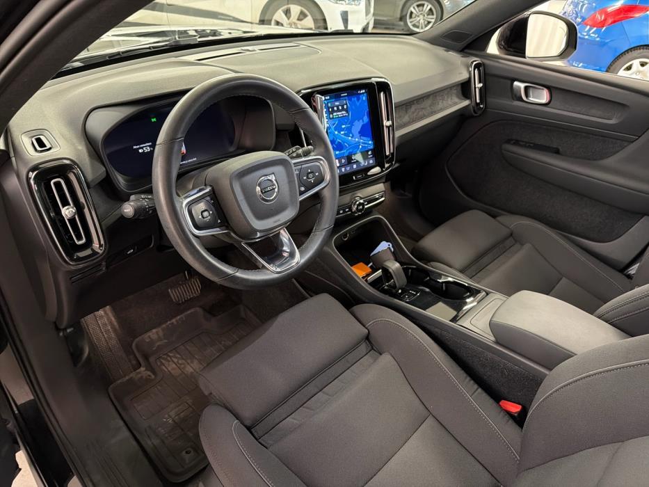 VOLVO XC40 2023