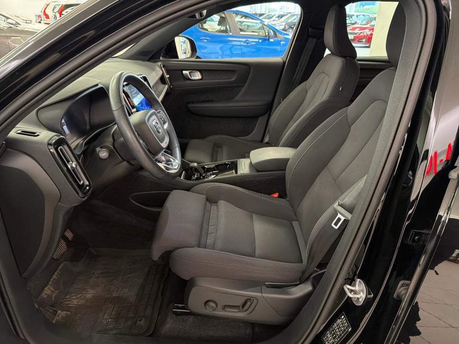 VOLVO XC40 2023
