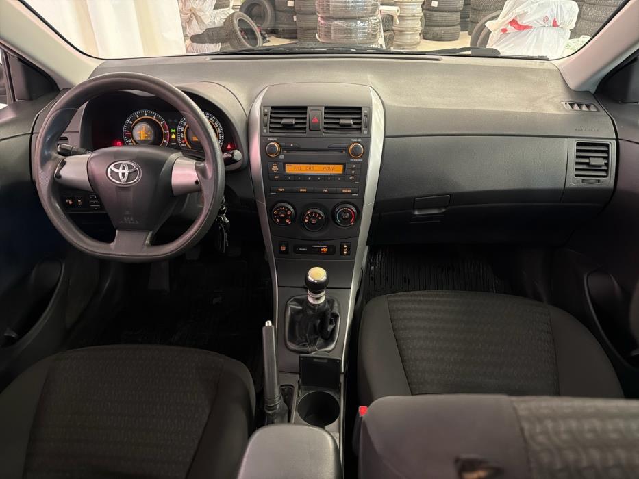 TOYOTA Corolla 2012