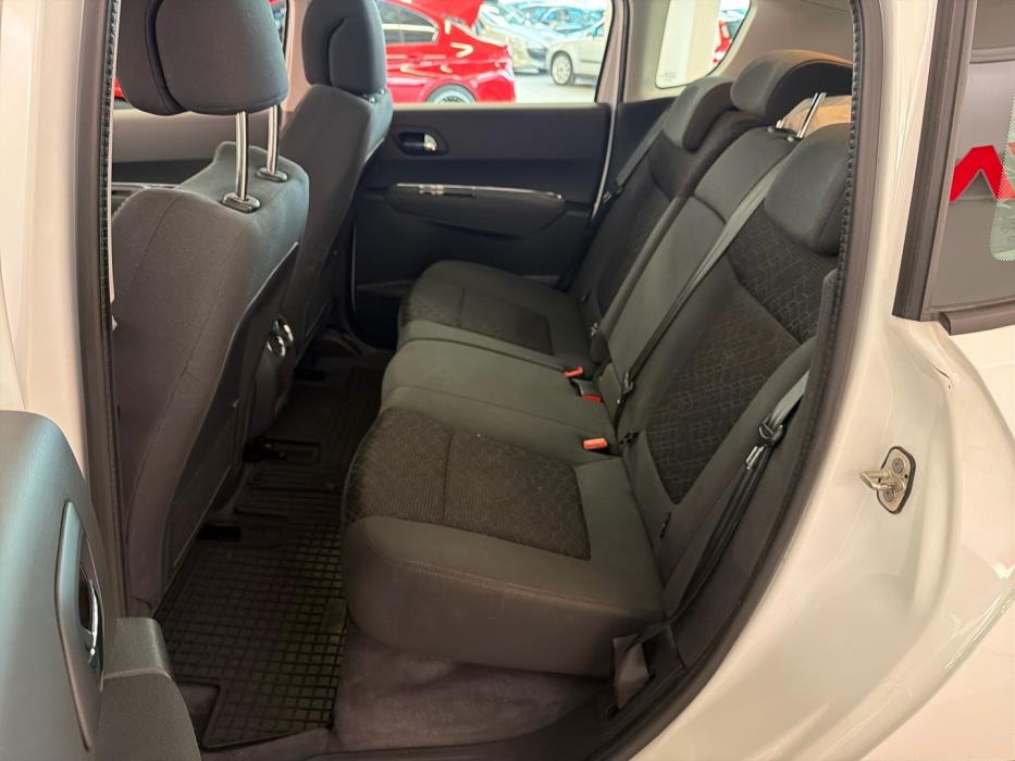 PEUGEOT 3008 2015