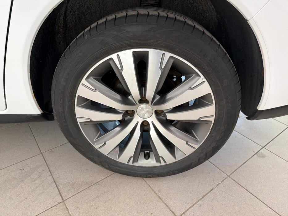 PEUGEOT 3008 2015