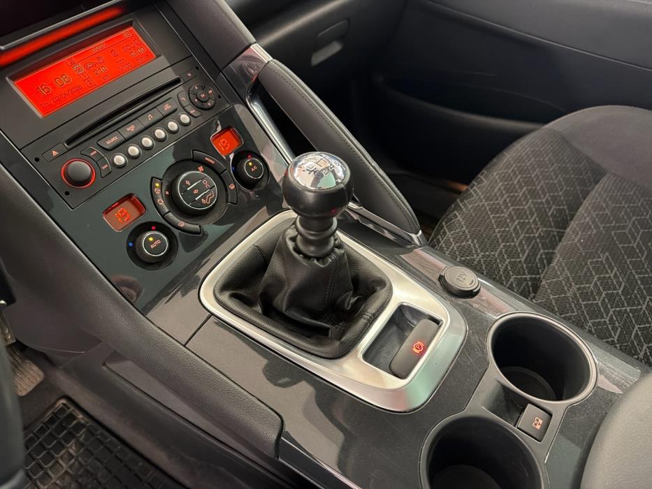PEUGEOT 3008 2015