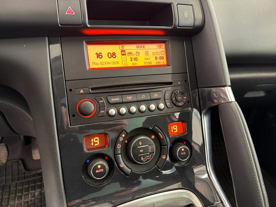 PEUGEOT 3008 2015