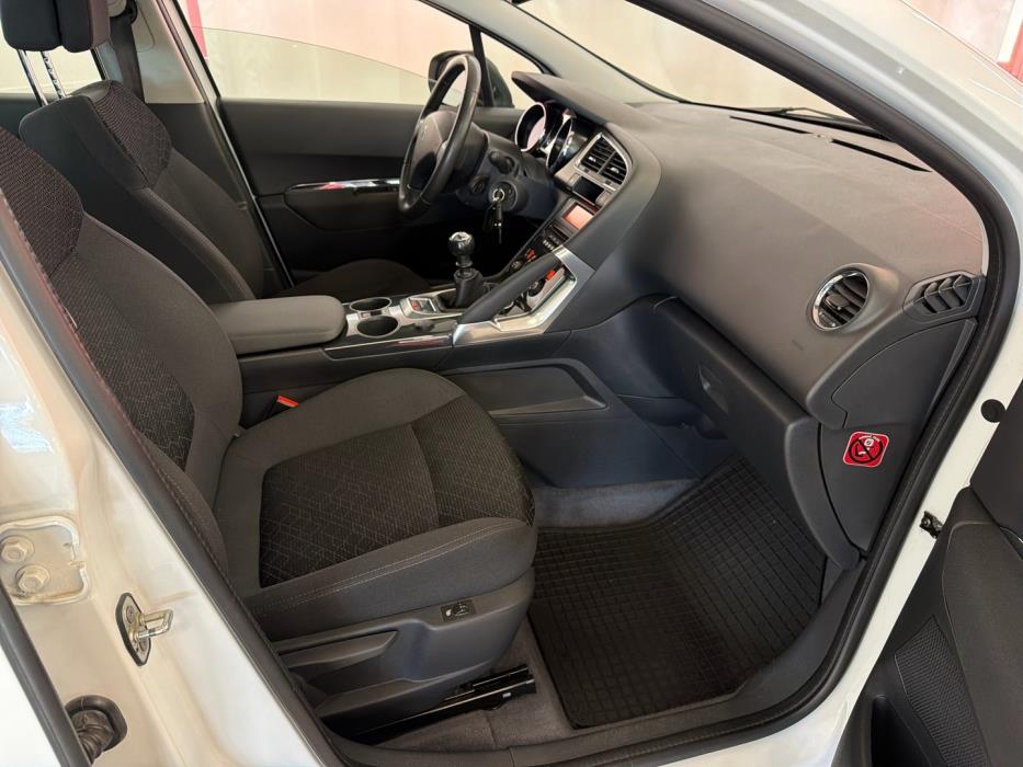 PEUGEOT 3008 2015