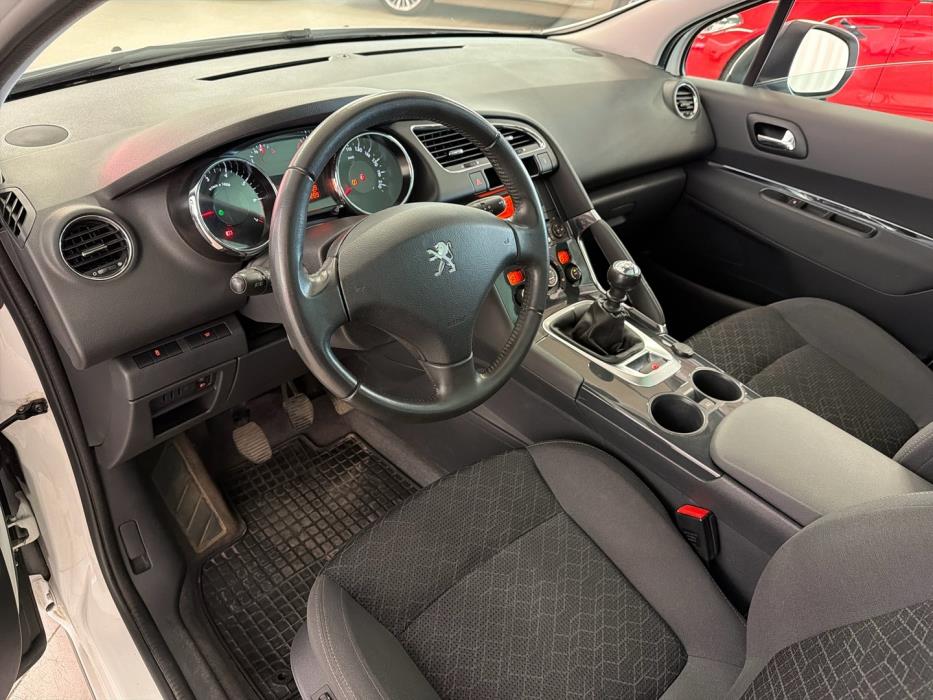 PEUGEOT 3008 2015