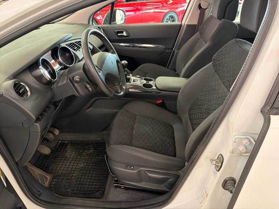 PEUGEOT 3008 2015