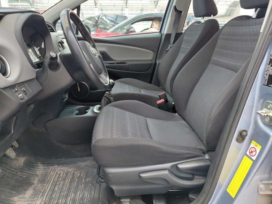 TOYOTA Yaris 2017
