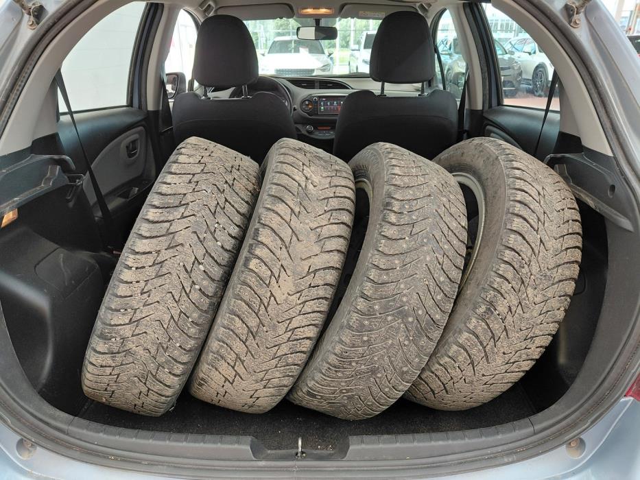 TOYOTA Yaris 2017