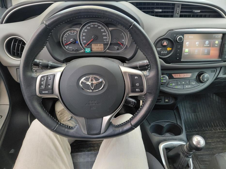 TOYOTA Yaris 2017