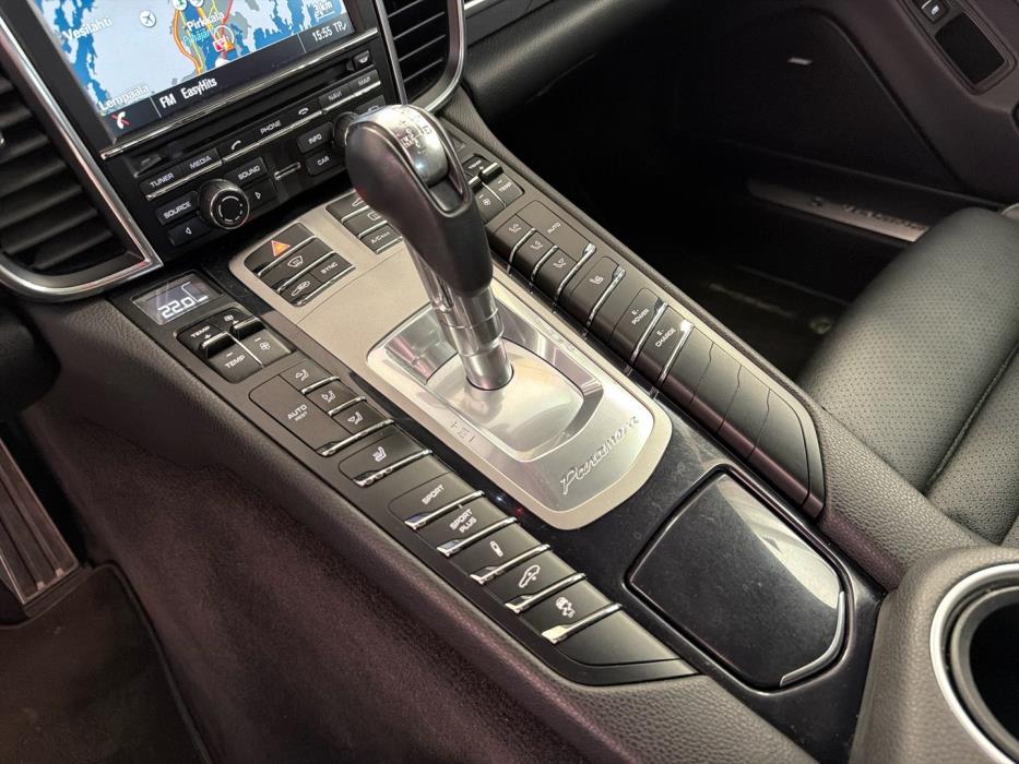 PORSCHE Panamera 2014