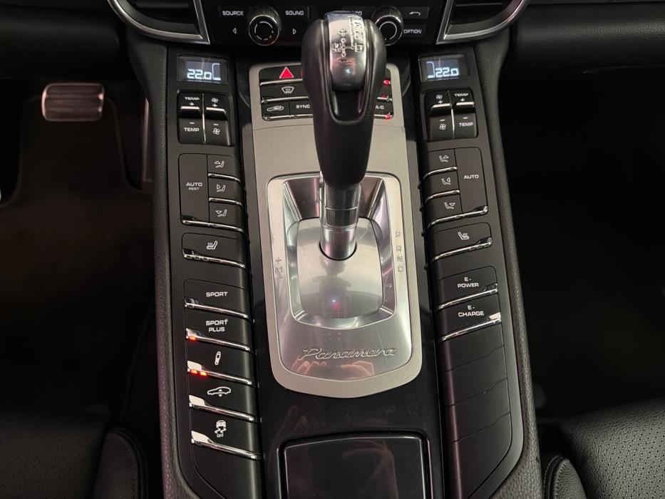 PORSCHE Panamera 2014