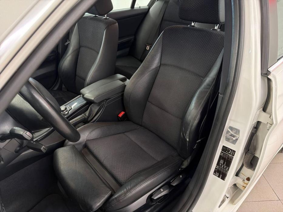 BMW 318 2011