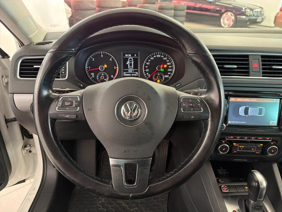 VOLKSWAGEN Jetta 2011
