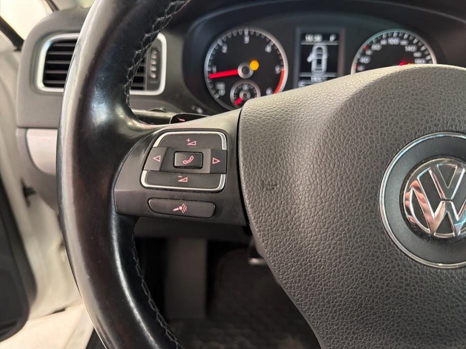 VOLKSWAGEN Jetta 2011
