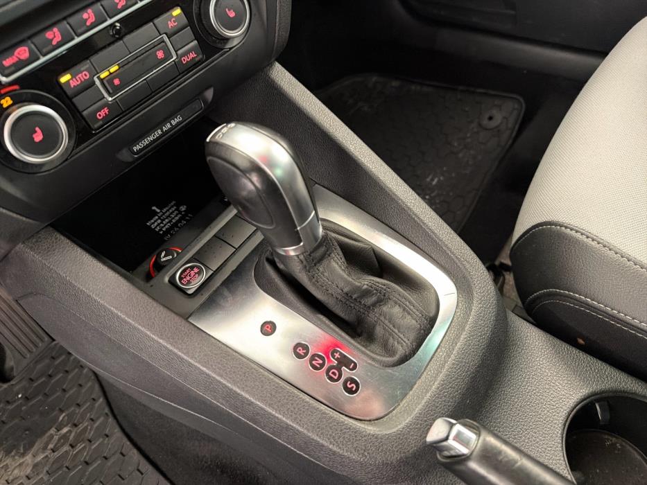 VOLKSWAGEN Jetta 2011