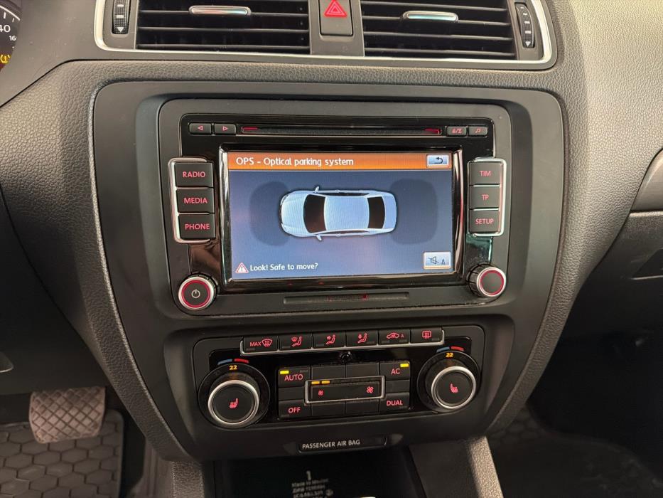VOLKSWAGEN Jetta 2011