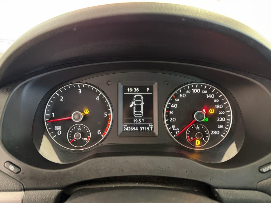 VOLKSWAGEN Jetta 2011