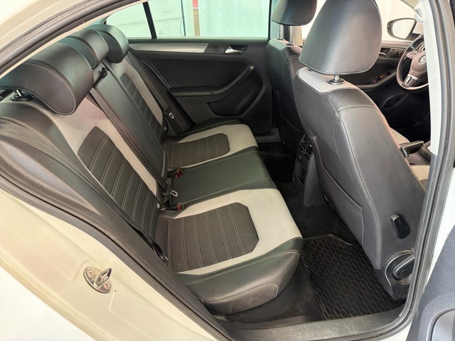 VOLKSWAGEN Jetta 2011