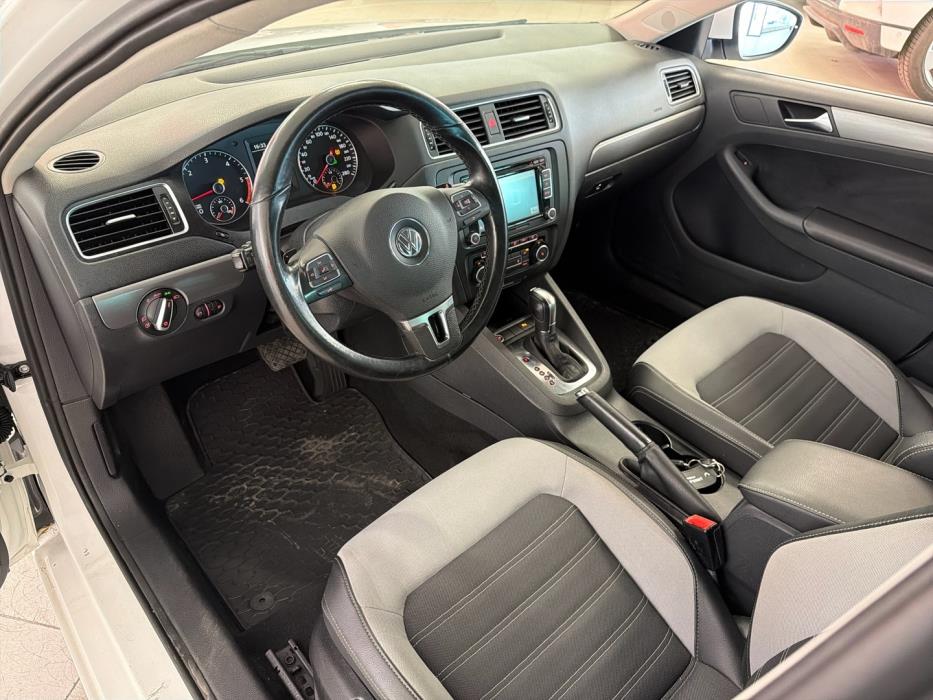VOLKSWAGEN Jetta 2011