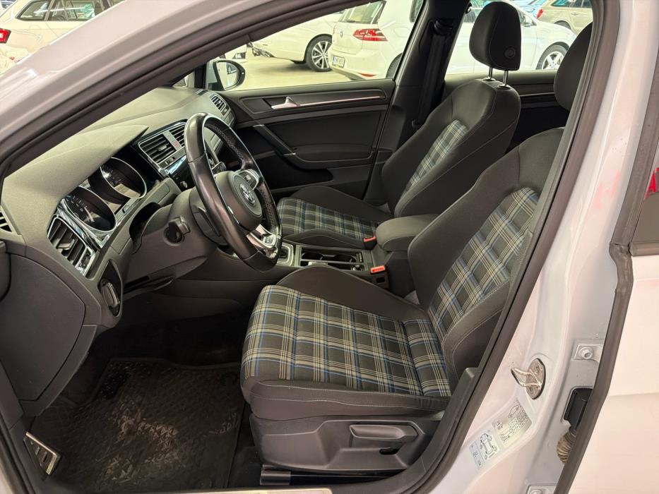 VOLKSWAGEN Golf 2019