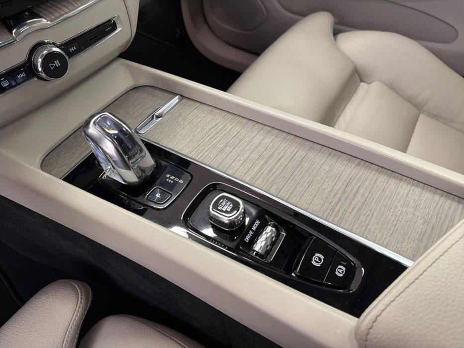 VOLVO XC60 2019