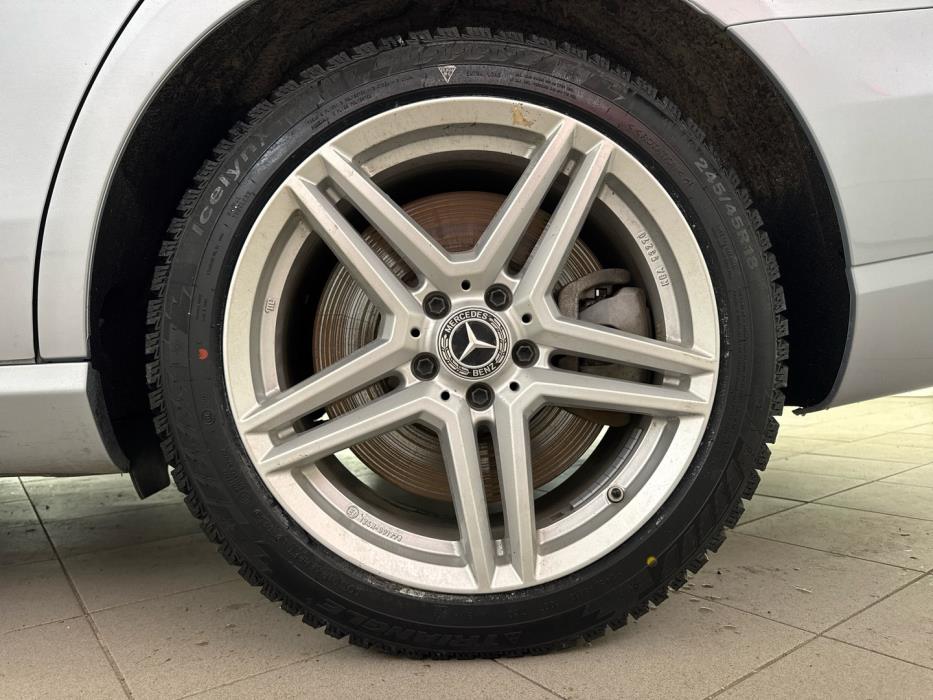 MERCEDES-BENZ E 2021