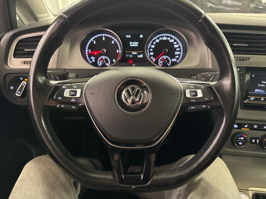 VOLKSWAGEN Golf 2015