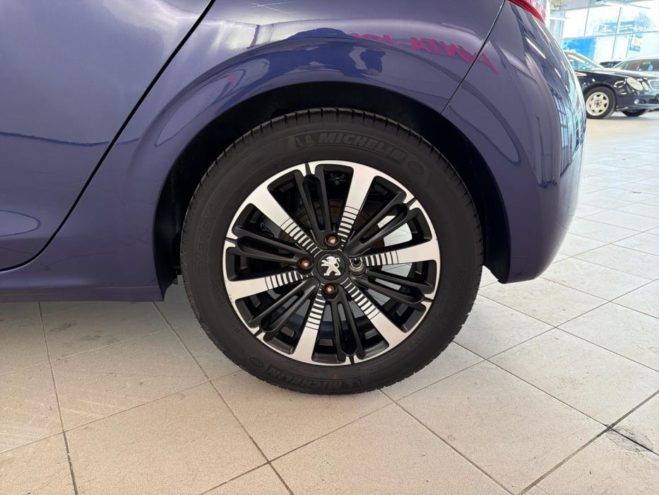 PEUGEOT 208 2016