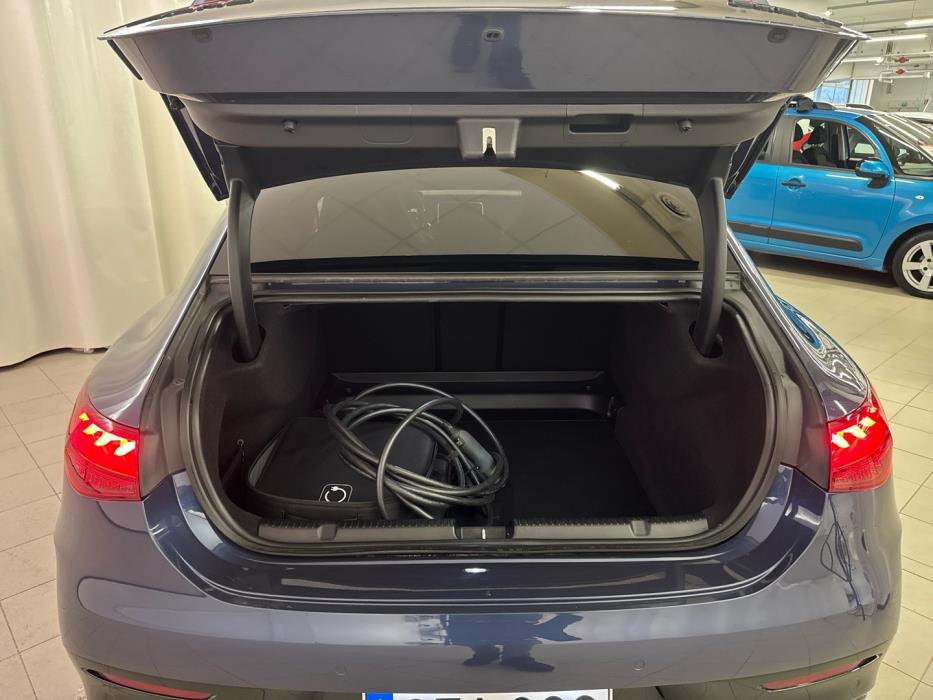 MERCEDES-BENZ EQE 2023