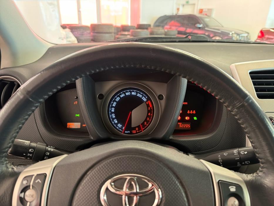 TOYOTA Urban Cruiser 2010